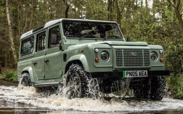 Британські інженери електрифікували Land Rover Defender