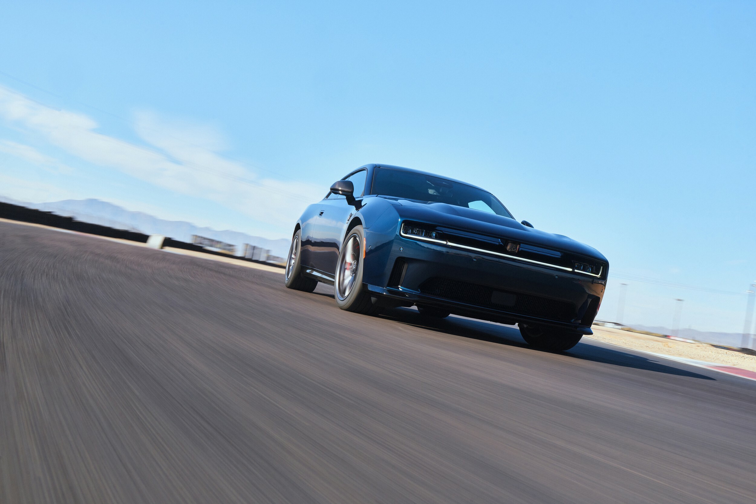 Dodge дражнить індивідуальний зарядний пристрій Daytona