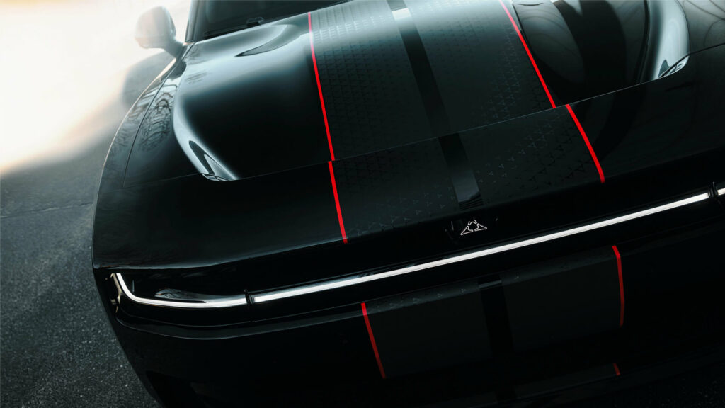 Dodge дражнить індивідуальний зарядний пристрій Daytona