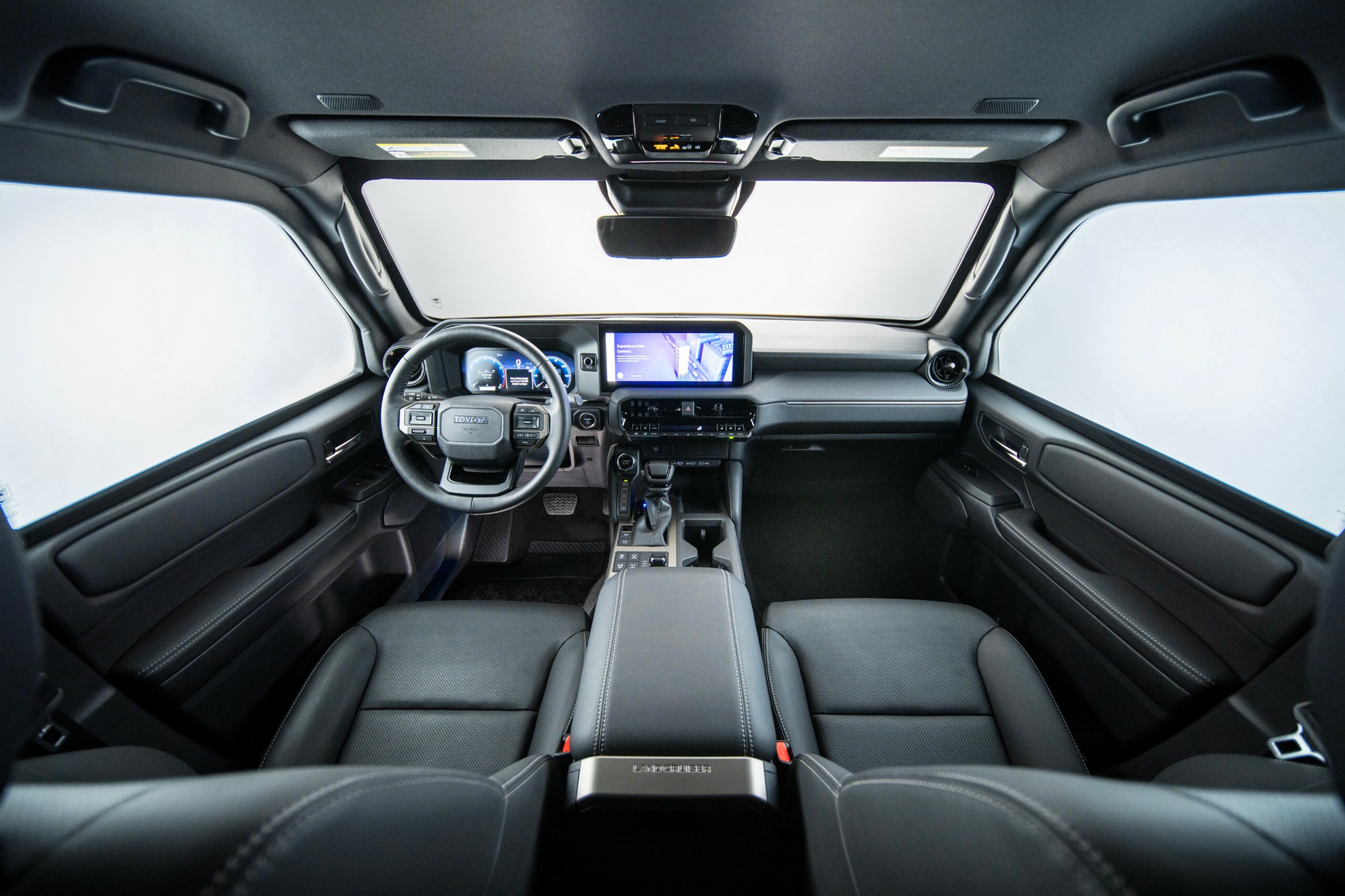 Цей Toyota Land Cruiser витримає кулі та гранати