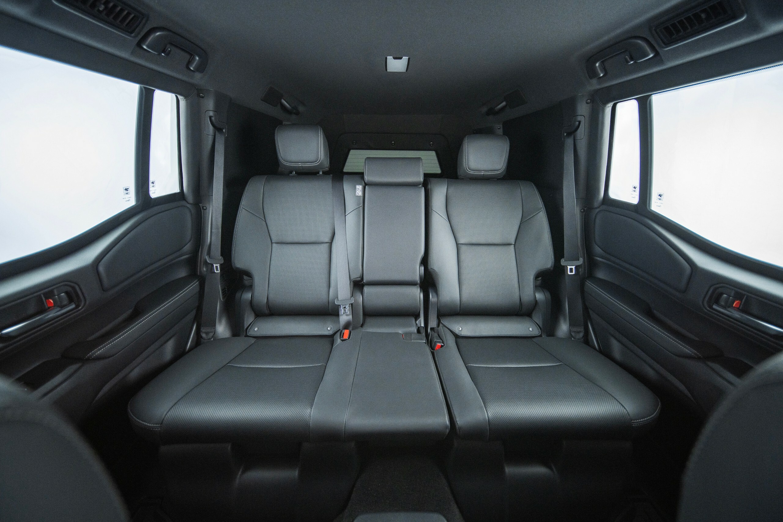 Цей Toyota Land Cruiser витримає кулі та гранати