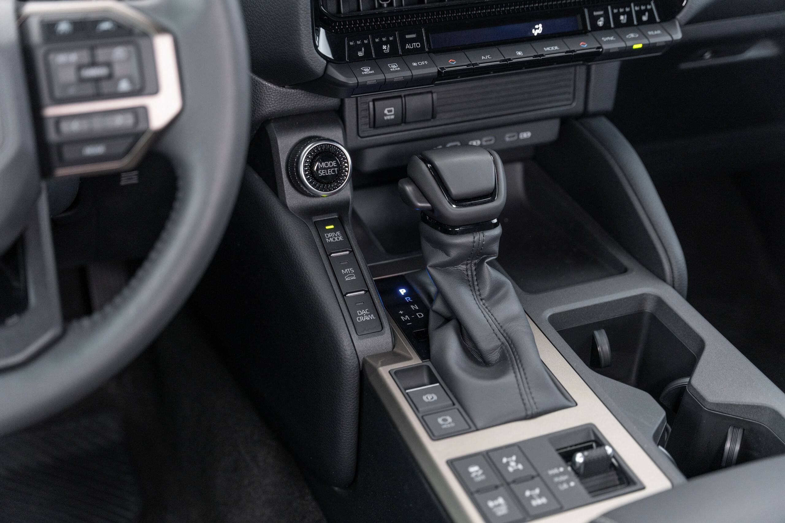 Цей Toyota Land Cruiser витримає кулі та гранати