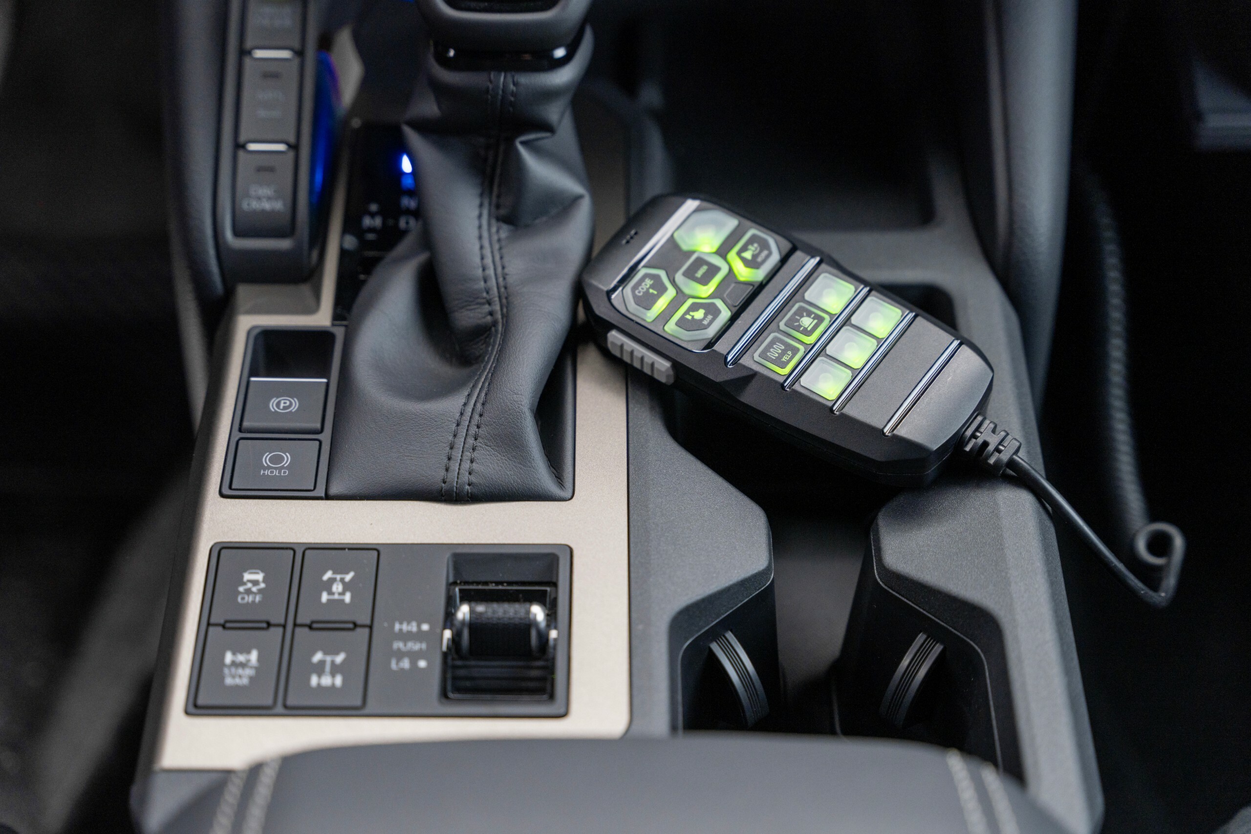 Цей Toyota Land Cruiser витримає кулі та гранати