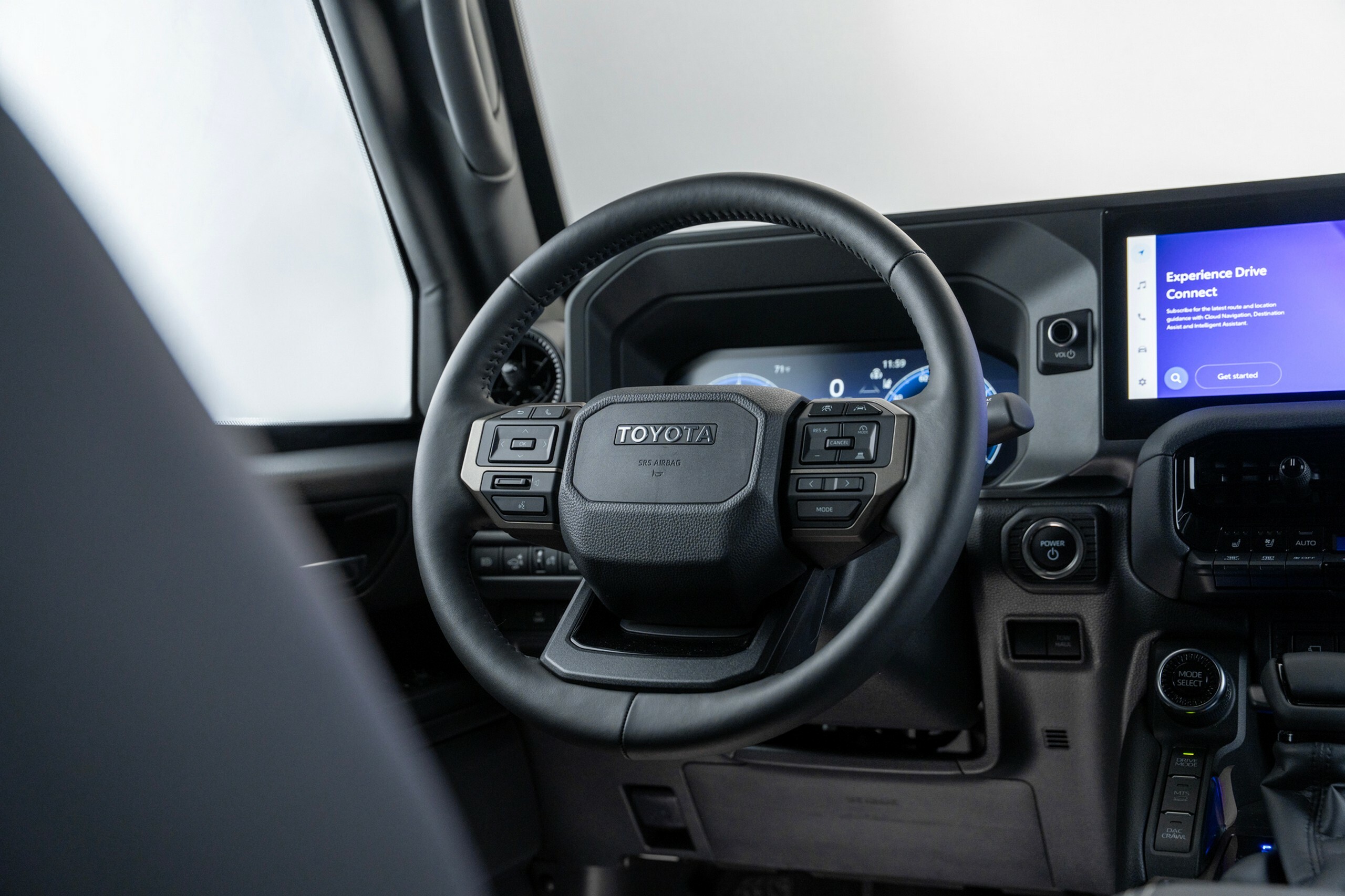 Цей Toyota Land Cruiser витримає кулі та гранати