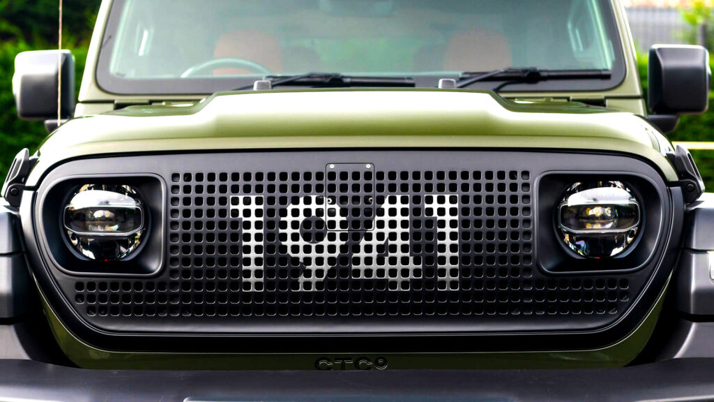 Тюнер стер обличчя Jeep за допомогою фантазій Land Rover