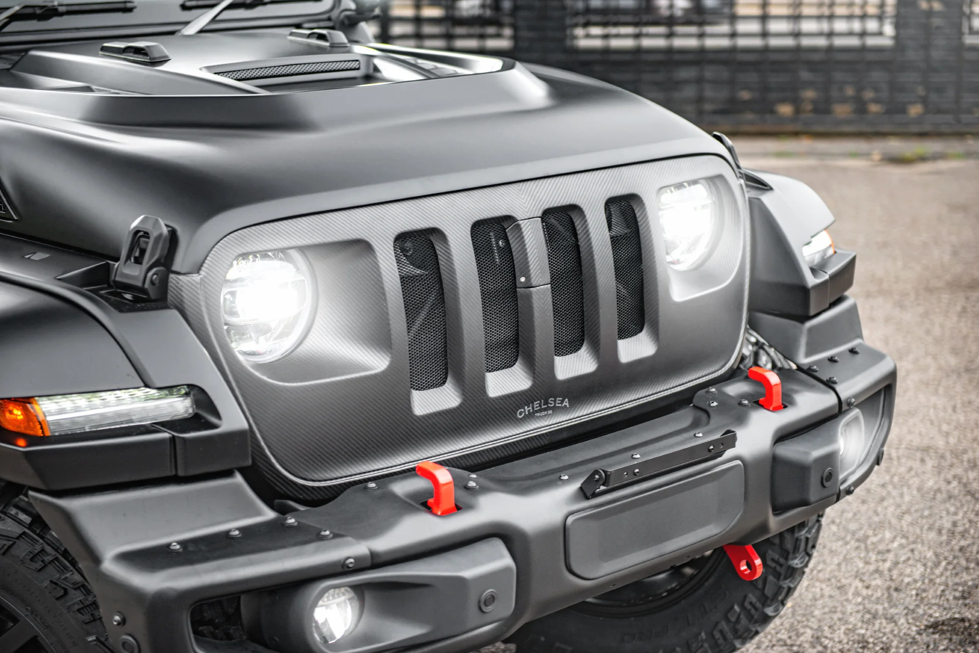 Тюнер стер обличчя Jeep за допомогою фантазій Land Rover