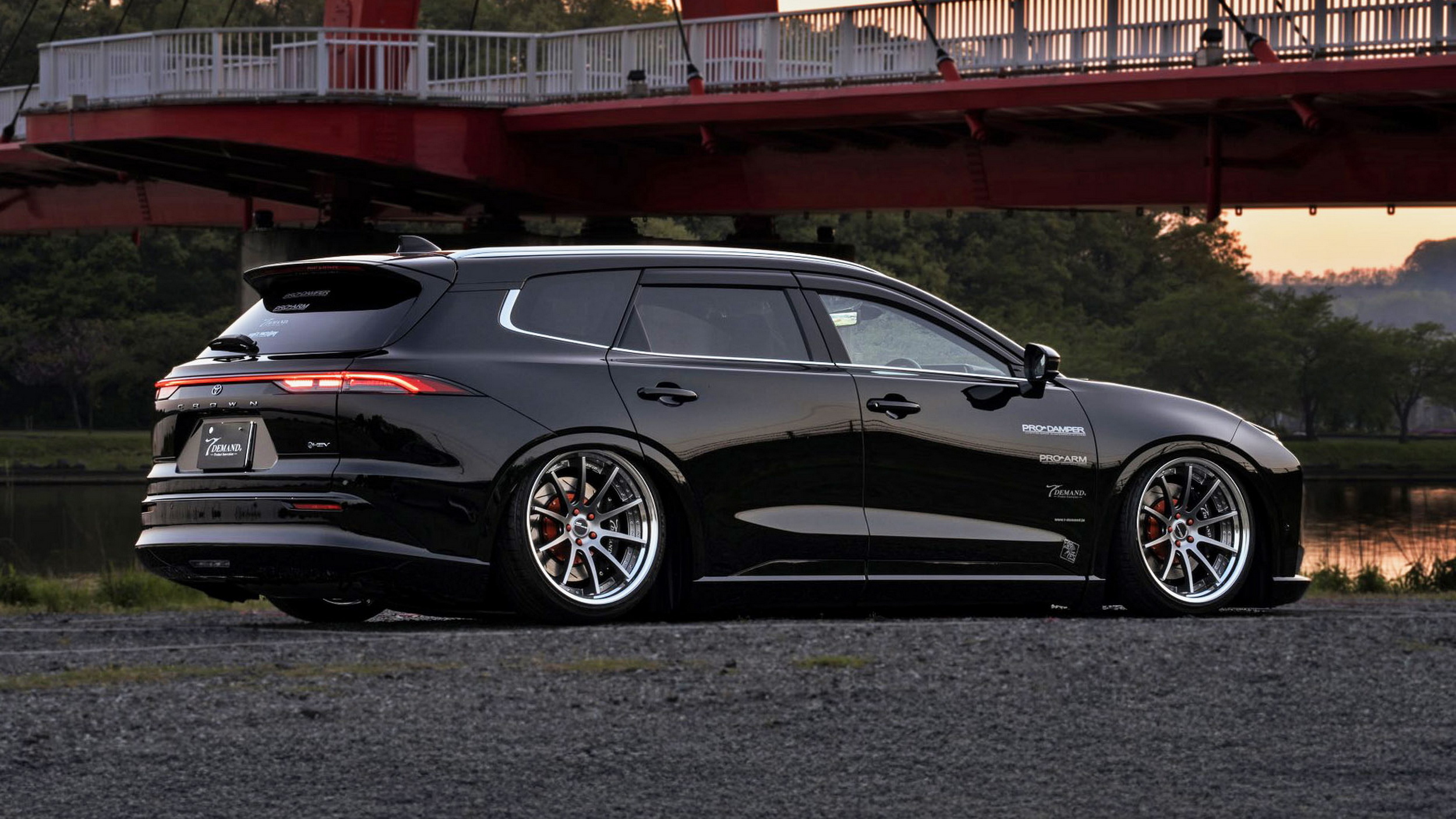 Toyota Crown Signia перетворилася на універсал, яким вона завжди мала бути