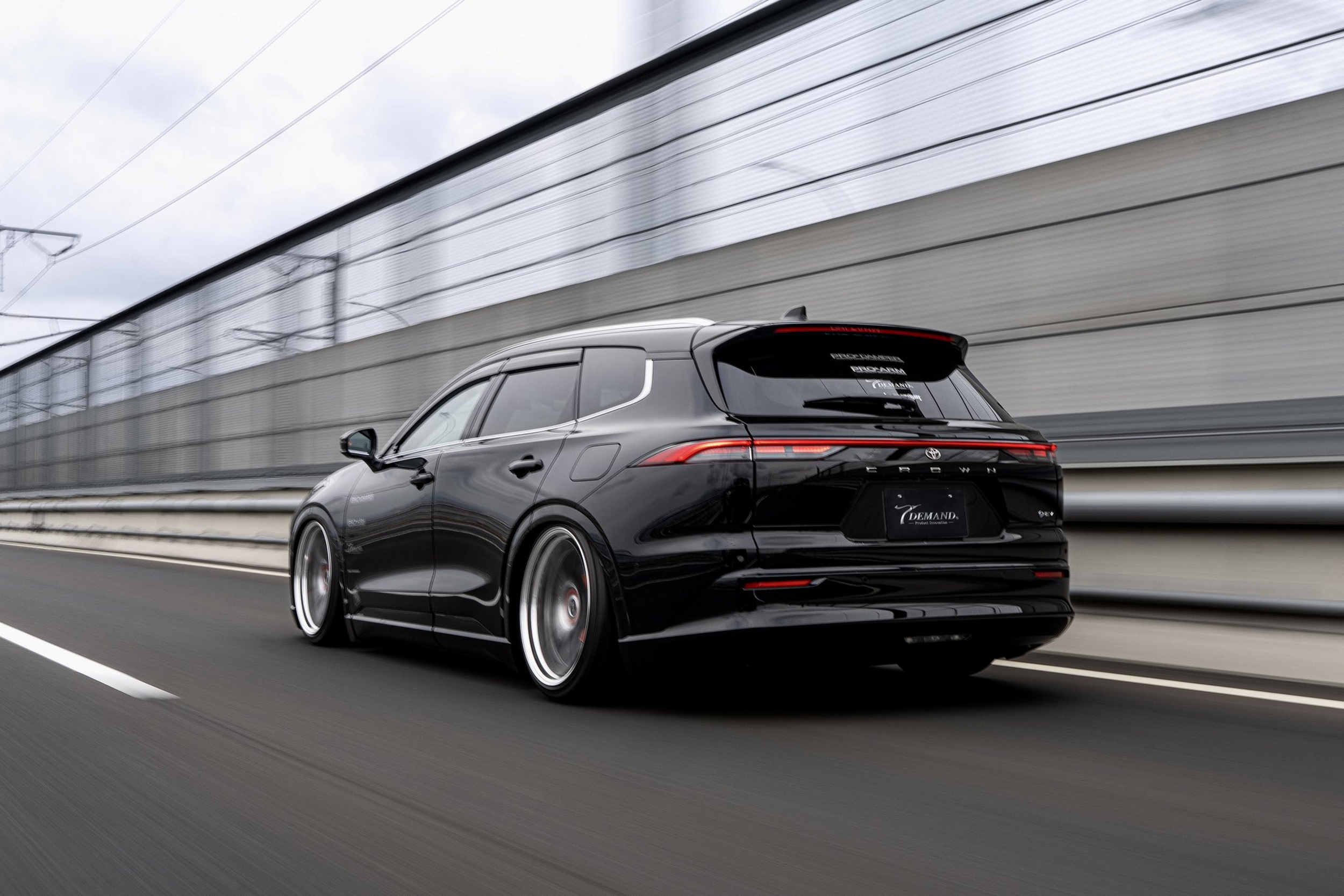 Toyota Crown Signia перетворилася на універсал, яким вона завжди мала бути