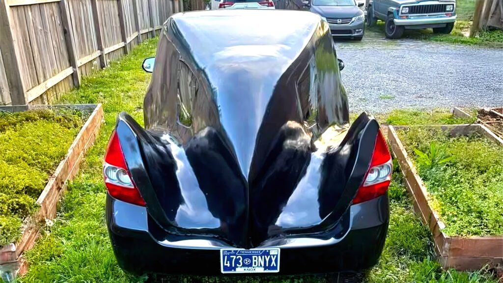 Кастомний міні-бетмобіль змушує нас запитати, що йому підійде?