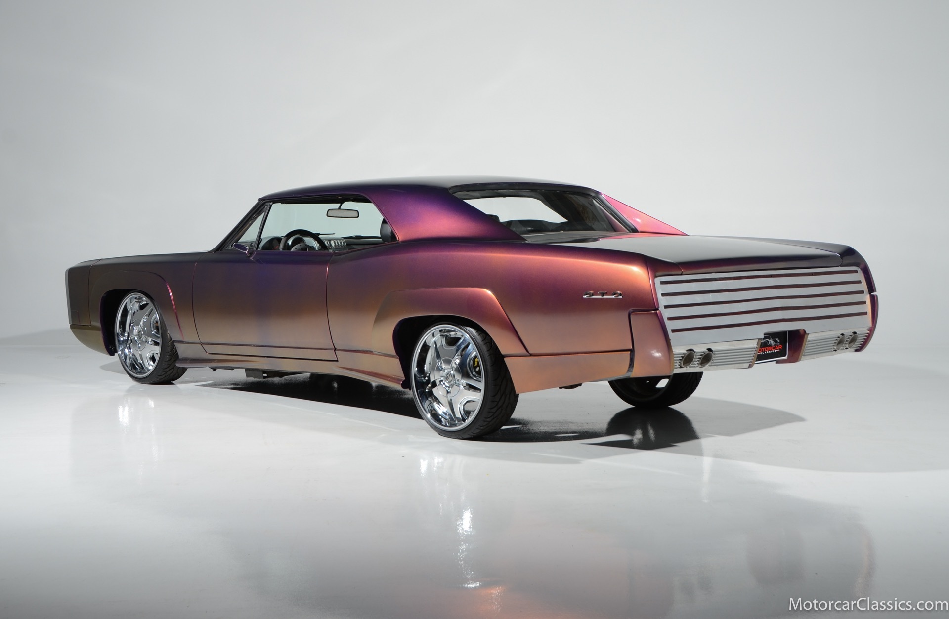 Цей знаменитий Pontiac був створений для дикого життя, і він забув, де зупинитися