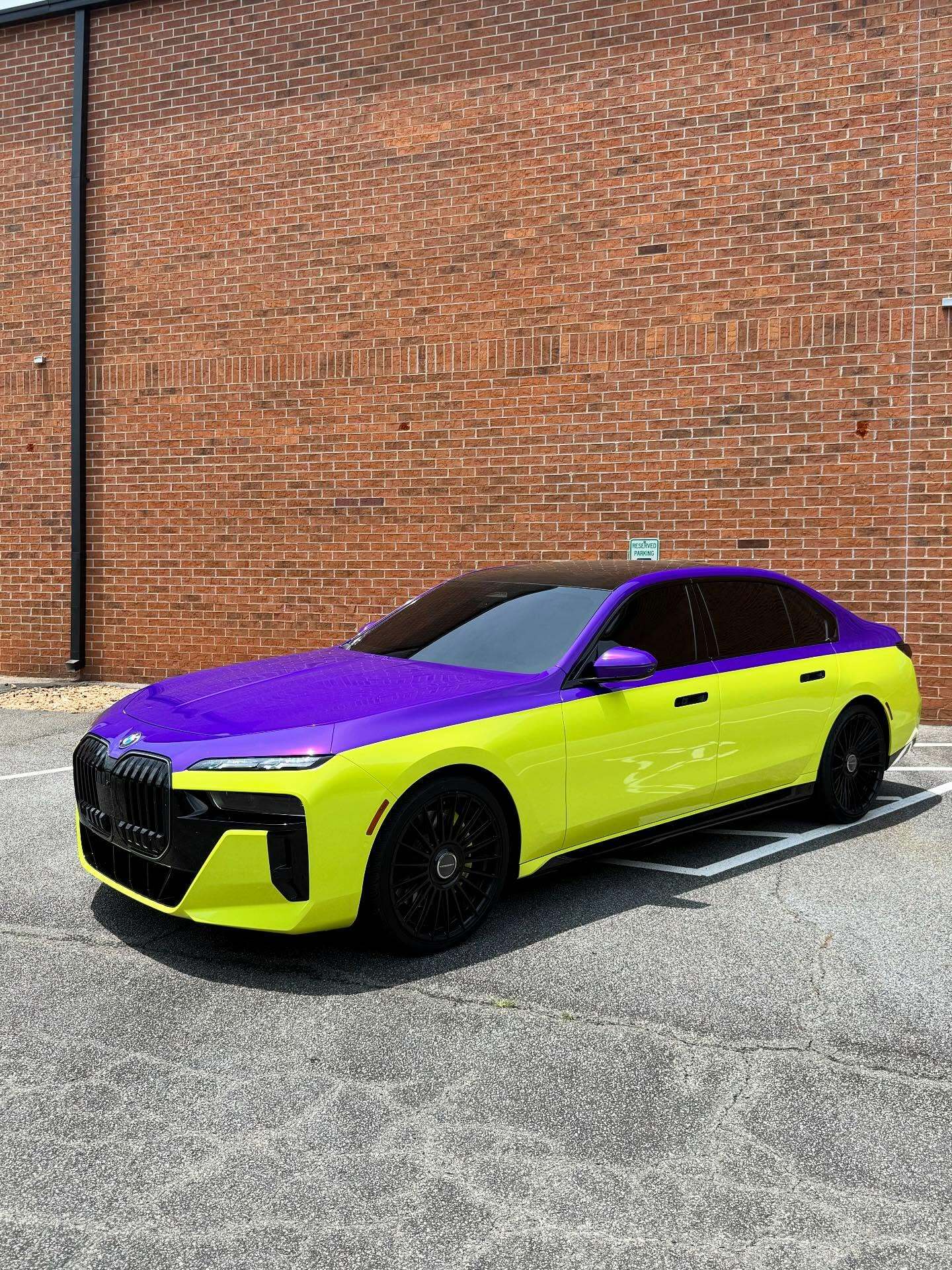 Цей BMW показує, чому деякі кольори ніколи не повинні зустрічатися