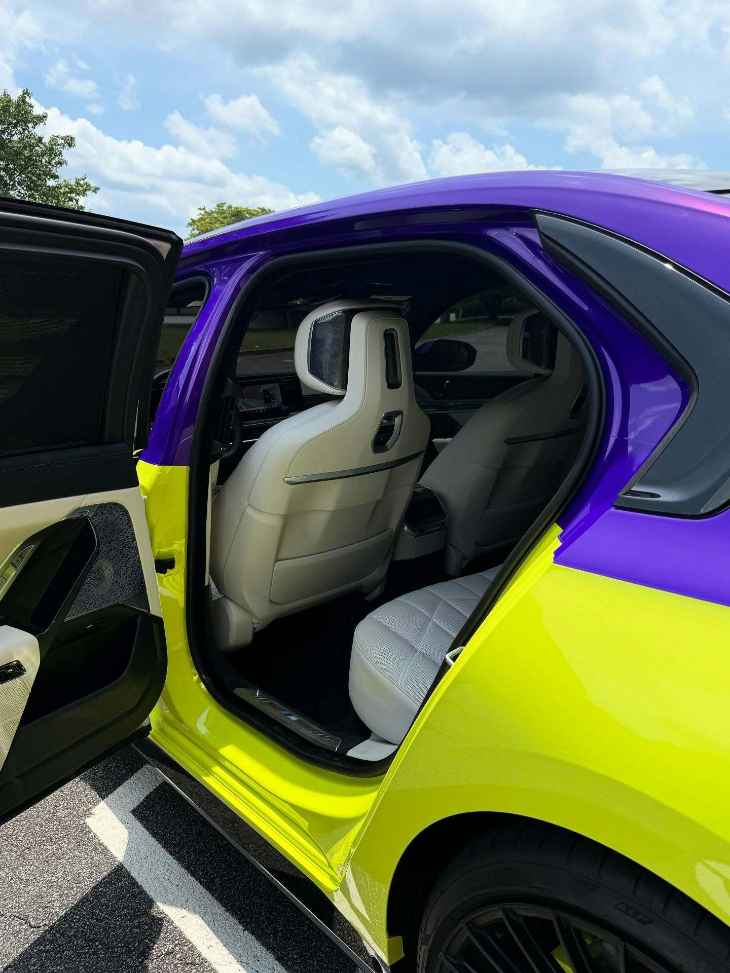 Цей BMW показує, чому деякі кольори ніколи не повинні зустрічатися