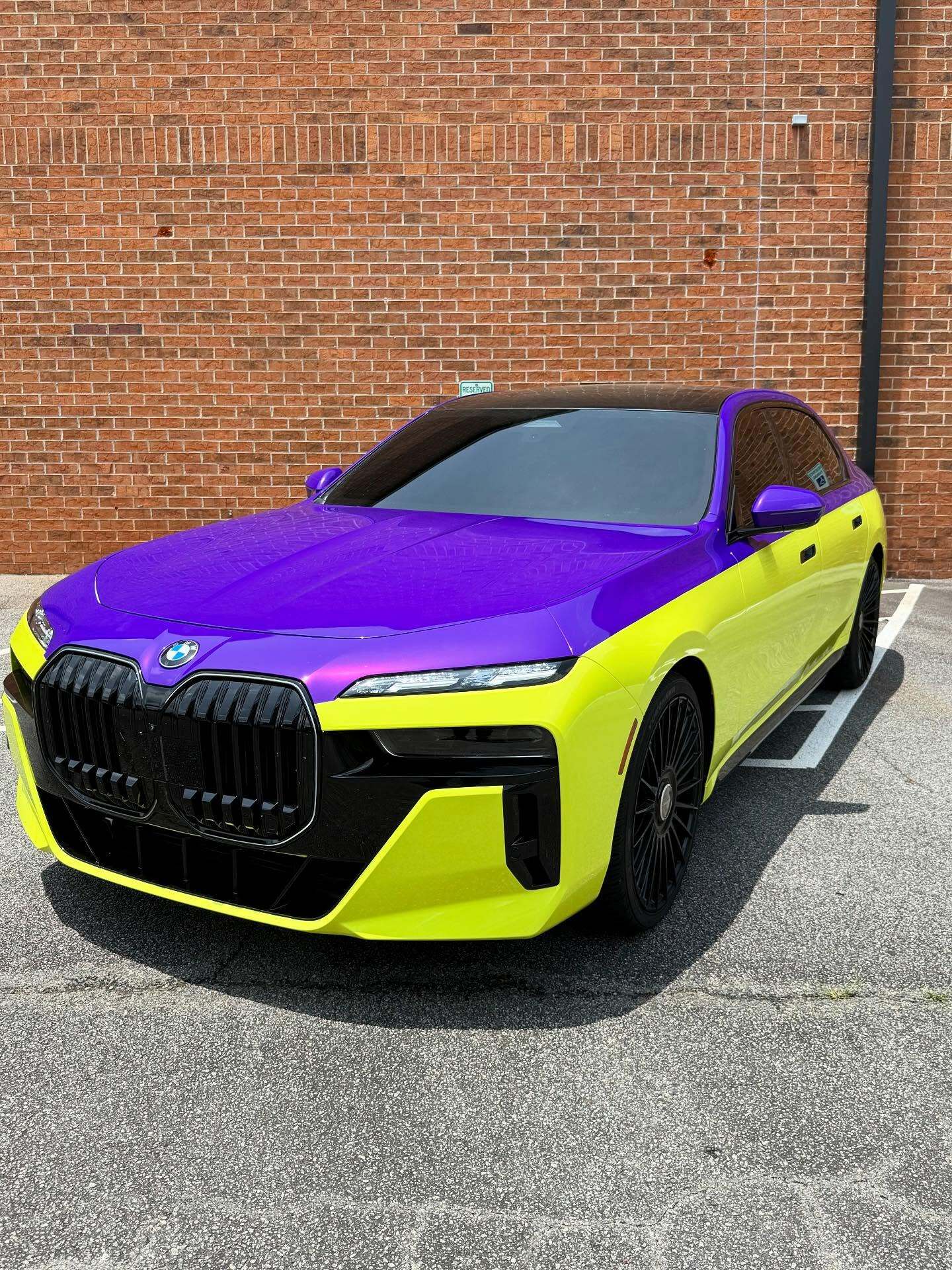 Цей BMW показує, чому деякі кольори ніколи не повинні зустрічатися