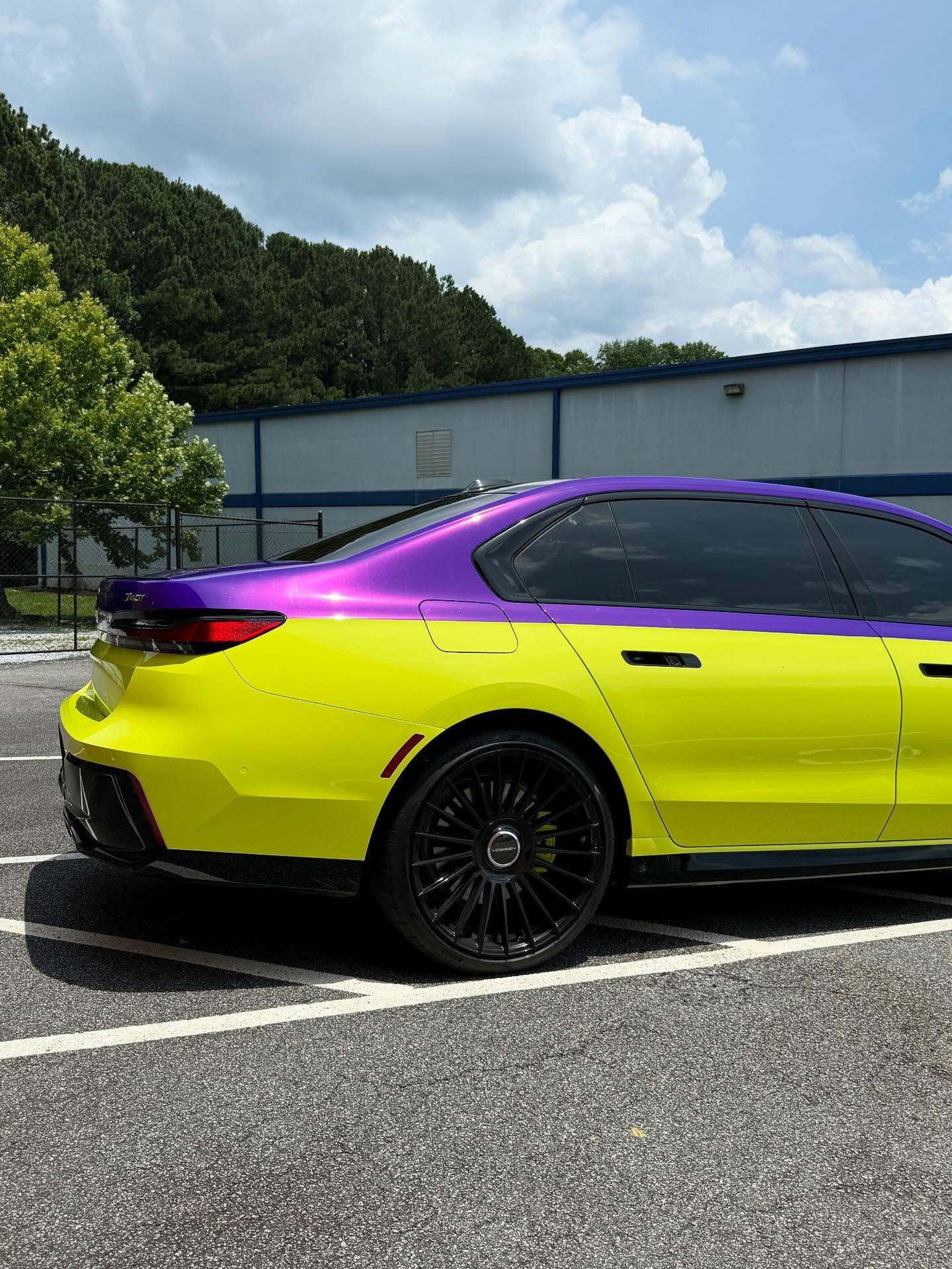 Цей BMW показує, чому деякі кольори ніколи не повинні зустрічатися