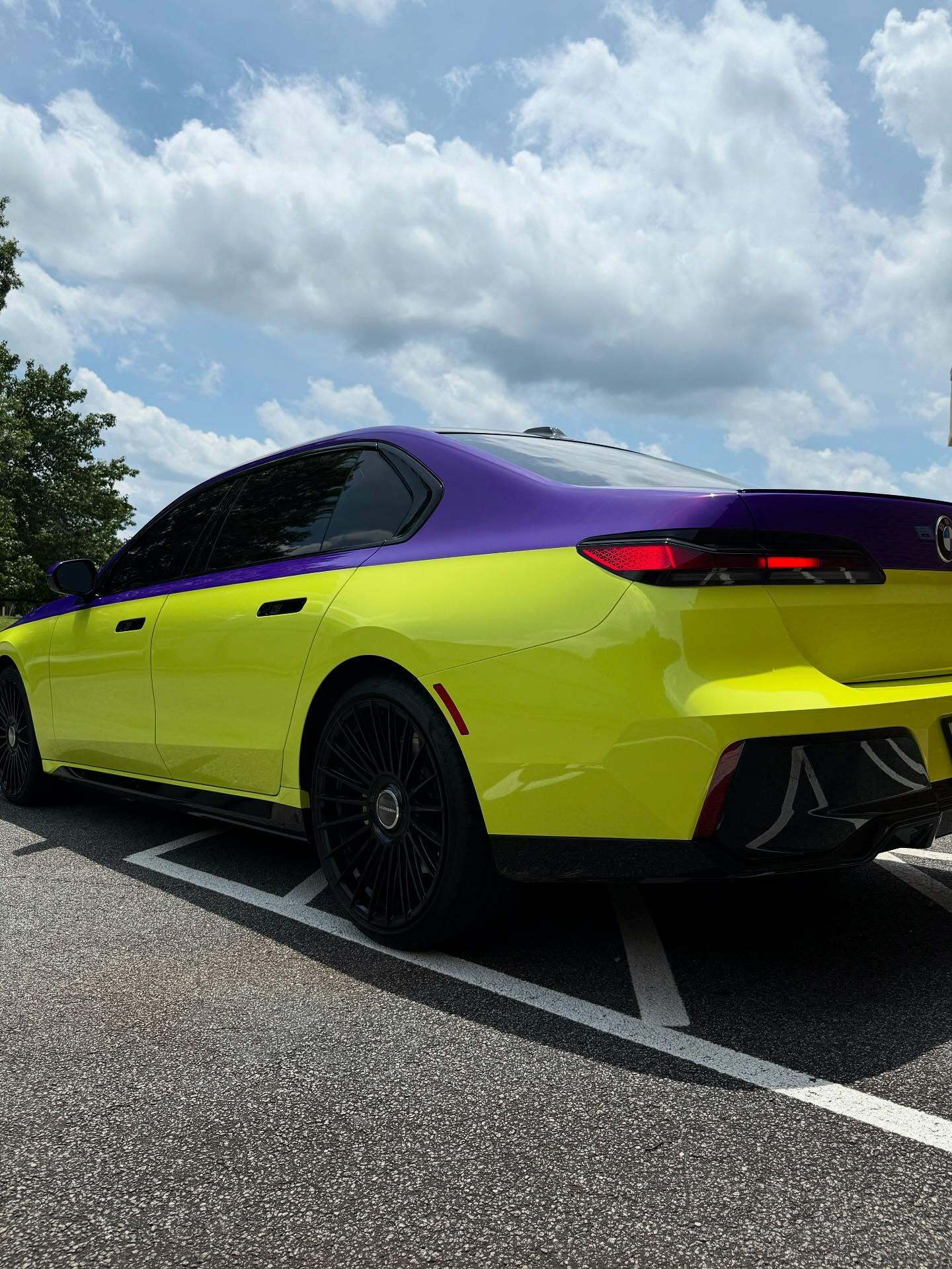 Цей BMW показує, чому деякі кольори ніколи не повинні зустрічатися