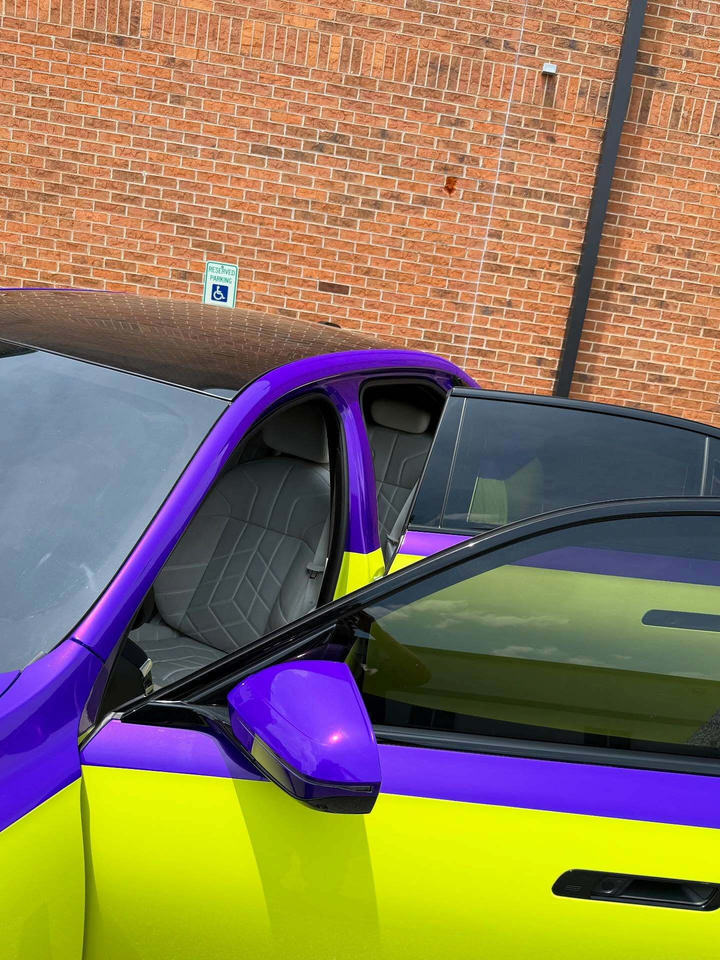 Цей BMW показує, чому деякі кольори ніколи не повинні зустрічатися