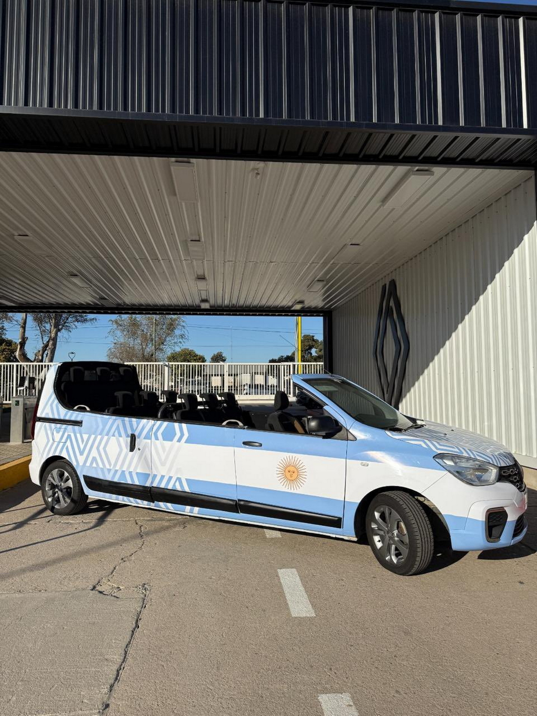 Це може бути найдивніший службовий автомобіль, який коли-небудь створював автовиробник