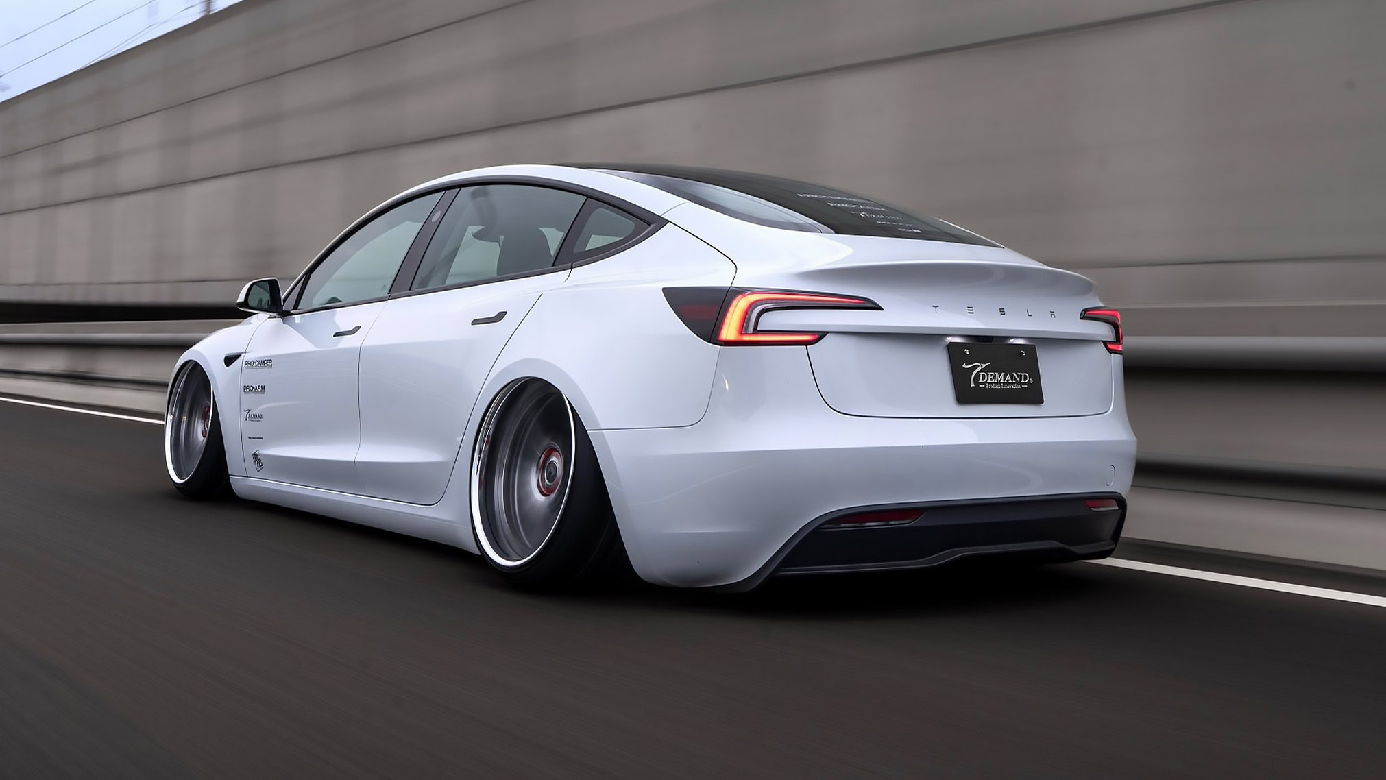 Найновіші моделі Tesla 3 та Y щойно отримали серйозну критику