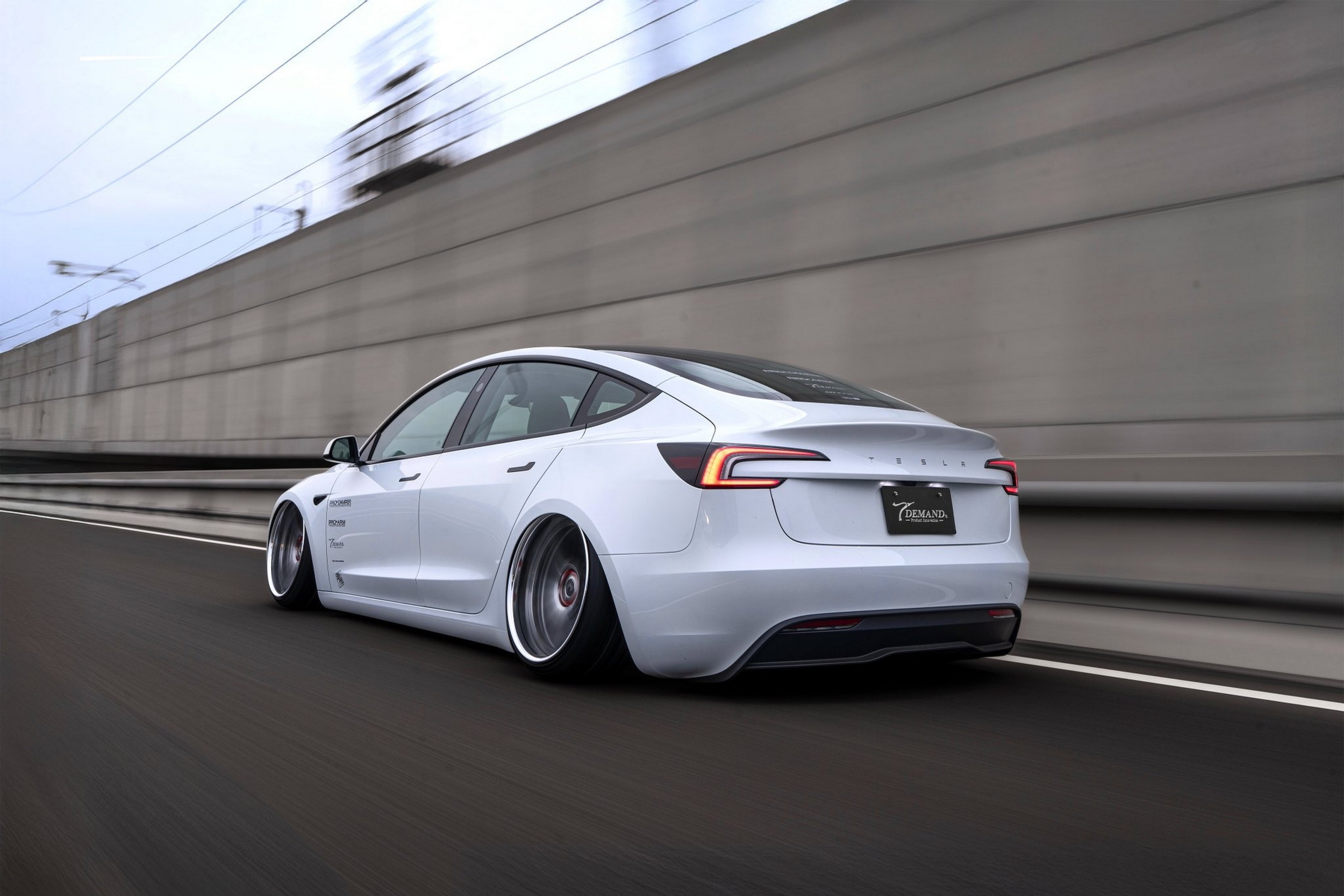 Найновіші моделі Tesla 3 та Y щойно отримали серйозну критику