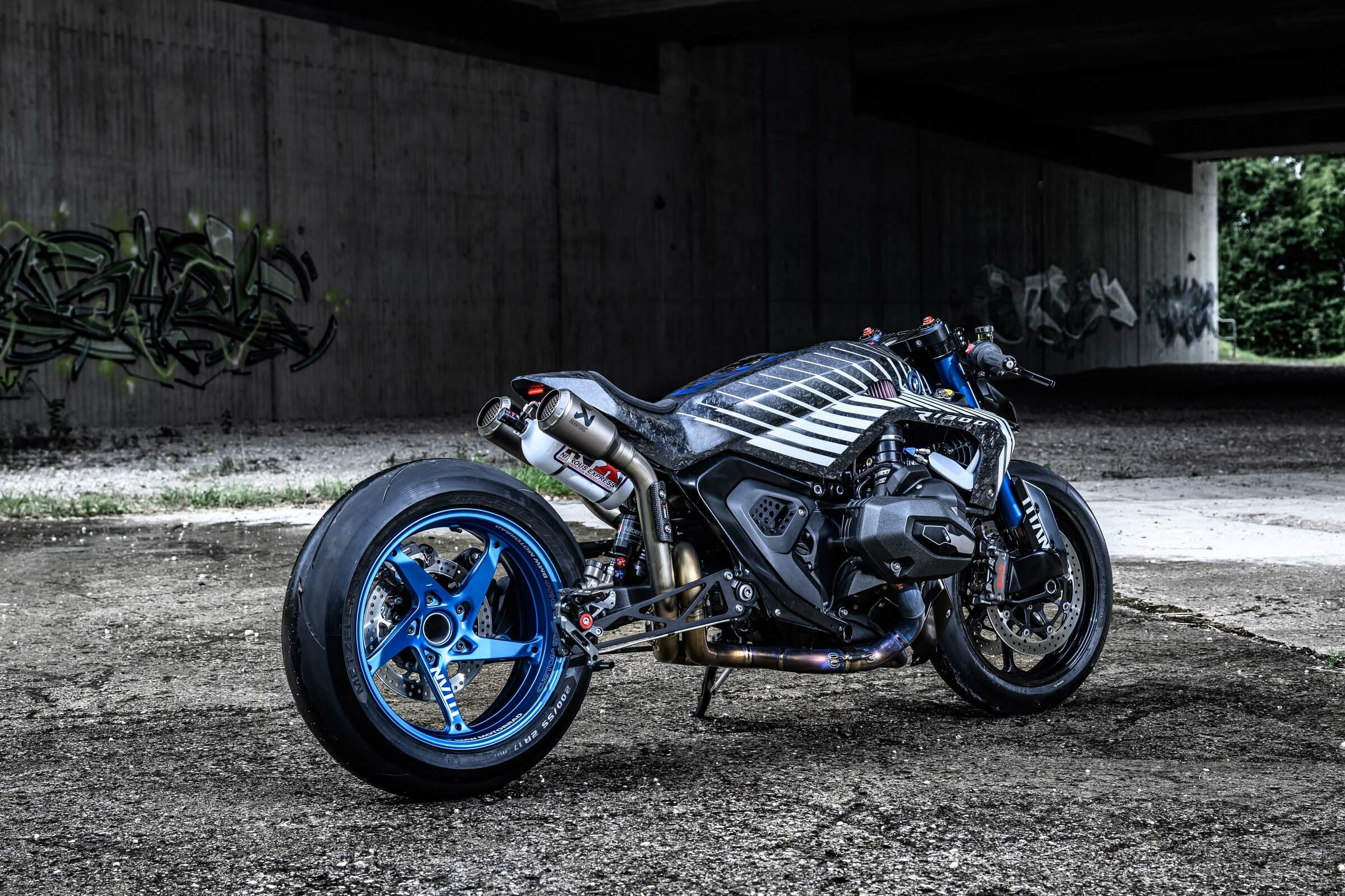 BMW створила настільки екстремальний мотоцикл, що M4 CSL виглядає покірним