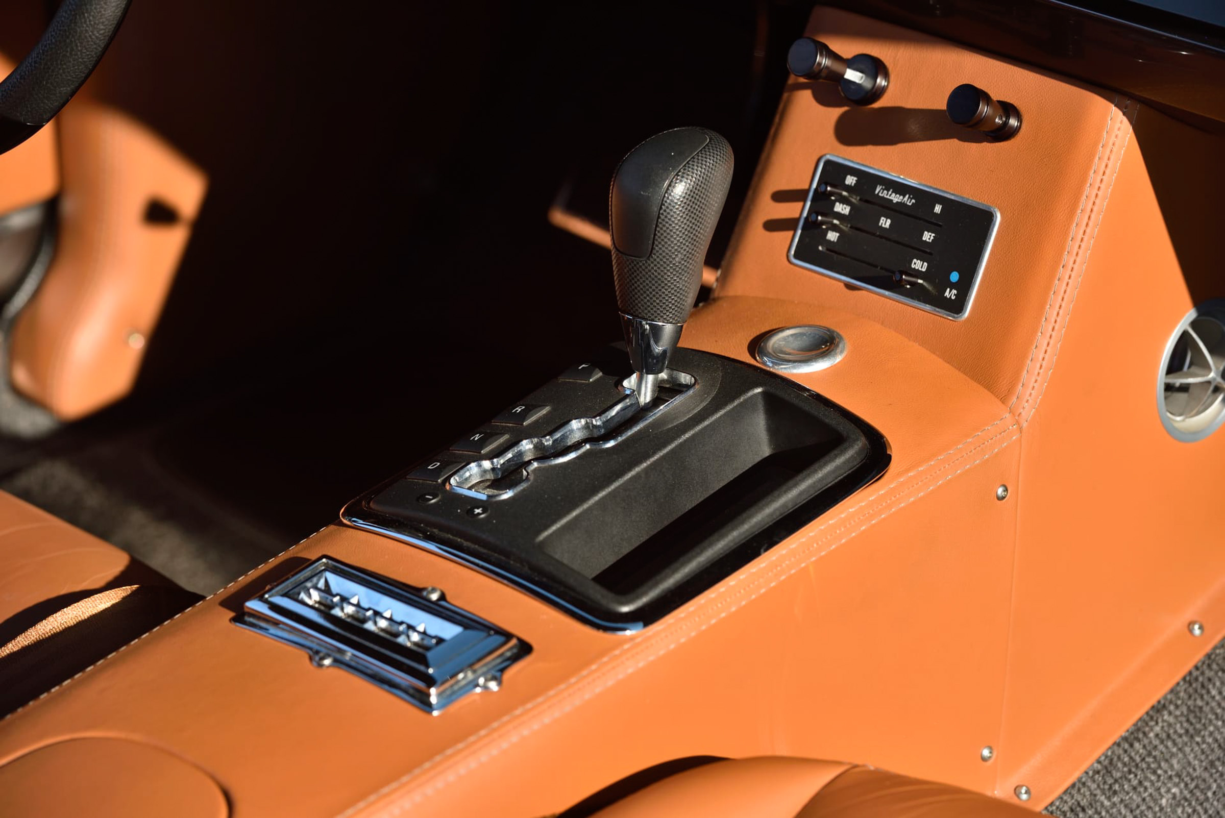 Цей маленький Dodge щойно влаштував бійку з кожним зарядним пристроєм, якого бачив