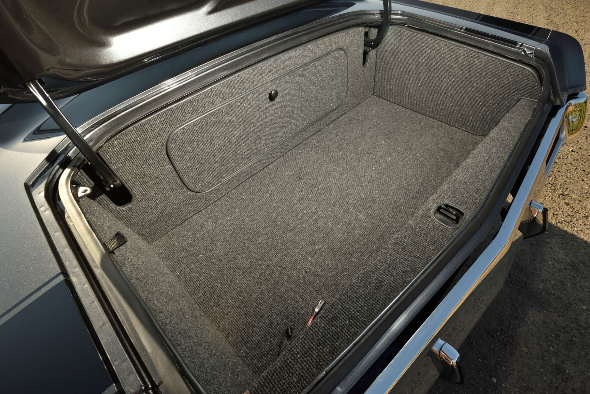 Цей маленький Dodge щойно влаштував бійку з кожним зарядним пристроєм, якого бачив