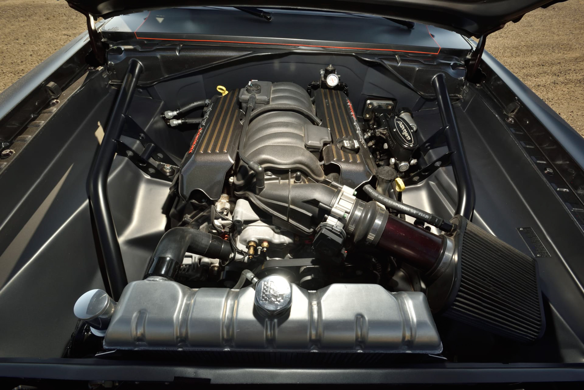 Цей маленький Dodge щойно влаштував бійку з кожним зарядним пристроєм, якого бачив