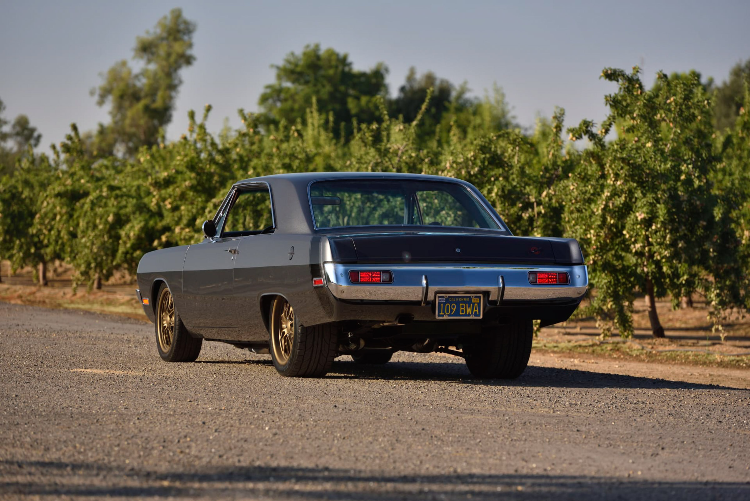 Цей маленький Dodge щойно влаштував бійку з кожним зарядним пристроєм, який потрапив у поле зору