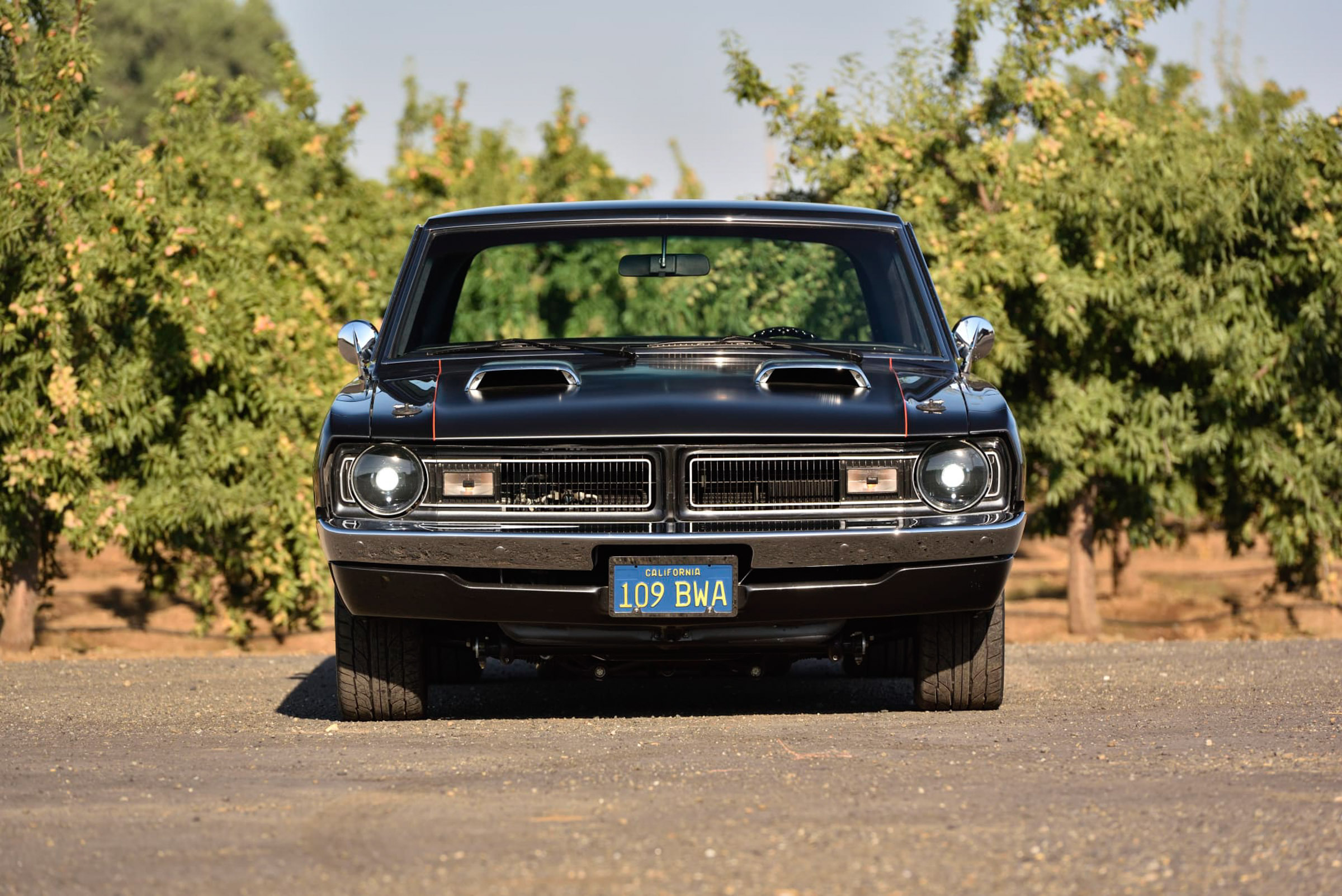 Цей маленький Dodge щойно влаштував бійку з кожним зарядним пристроєм, якого бачив