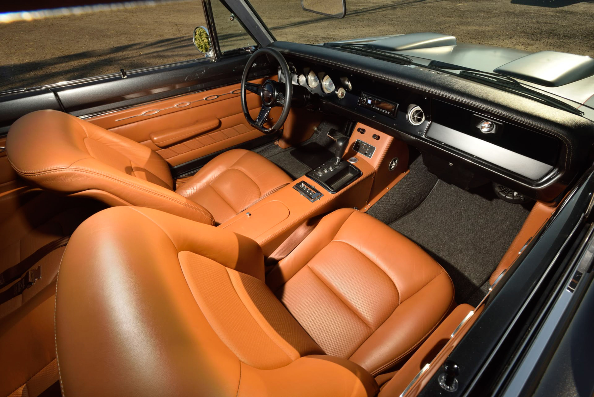 Цей маленький Dodge щойно влаштував бійку з кожним зарядним пристроєм, якого бачив