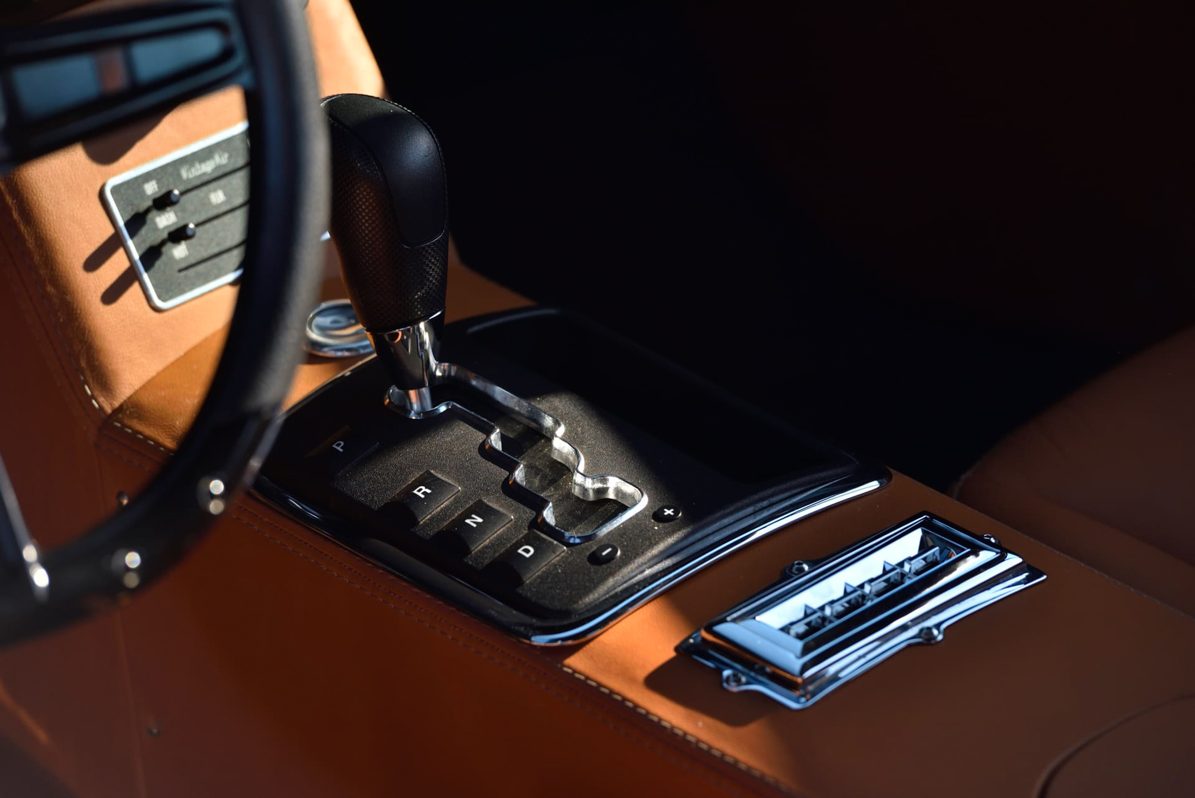 Цей маленький Dodge щойно влаштував бійку з кожним зарядним пристроєм, якого бачив