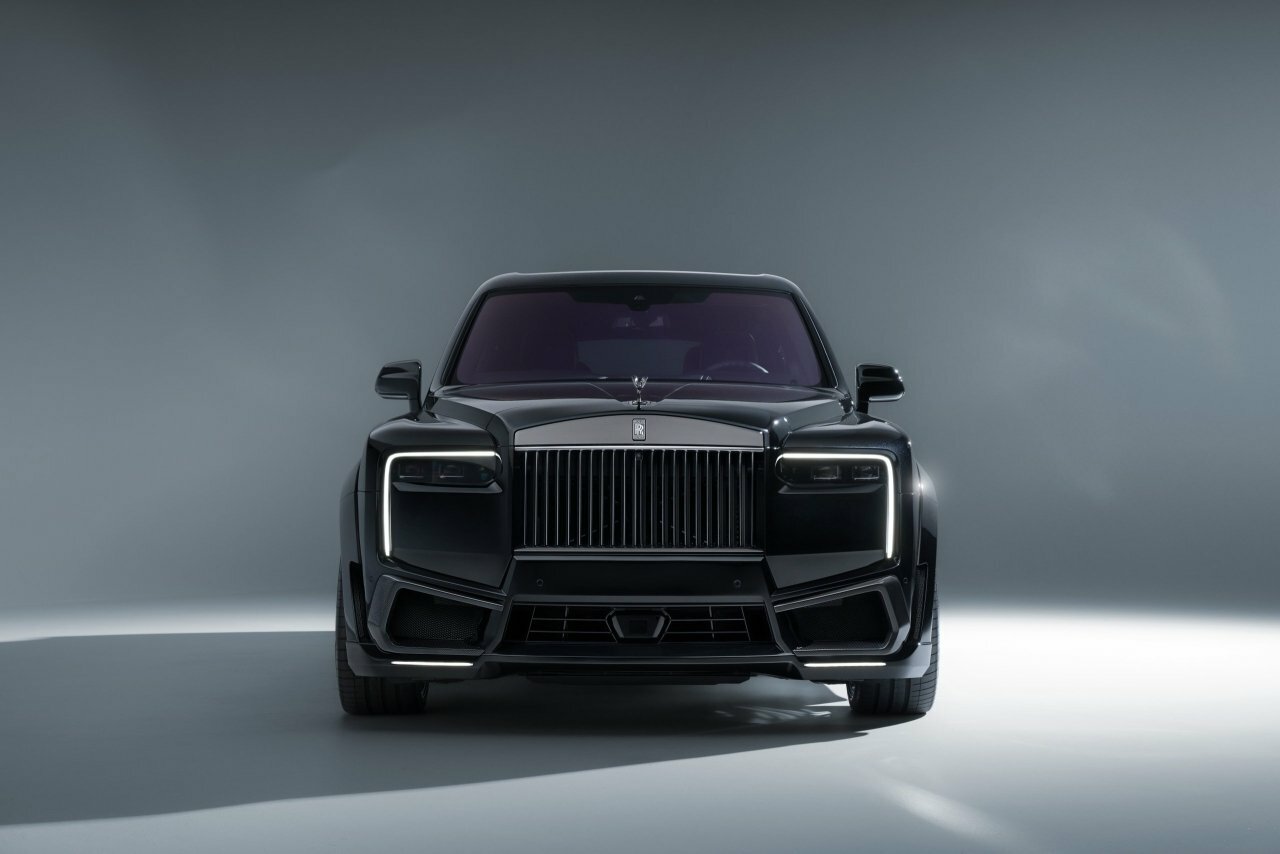Нарешті, Rolls-Royce Cullinan, який не обжене мінівен на світлофорі