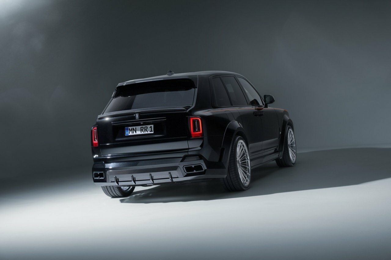Нарешті, Rolls-Royce Cullinan, який не обжене мінівен на світлофорі