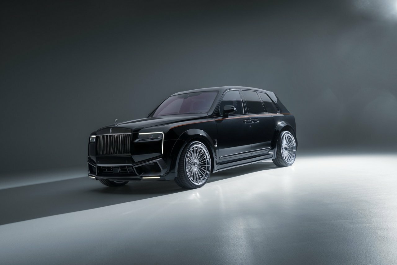 Нарешті, Rolls-Royce Cullinan, який не обжене мінівен на світлофорі