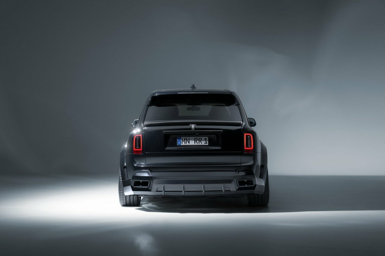 Нарешті, Rolls-Royce Cullinan, який не обжене мінівен на світлофорі