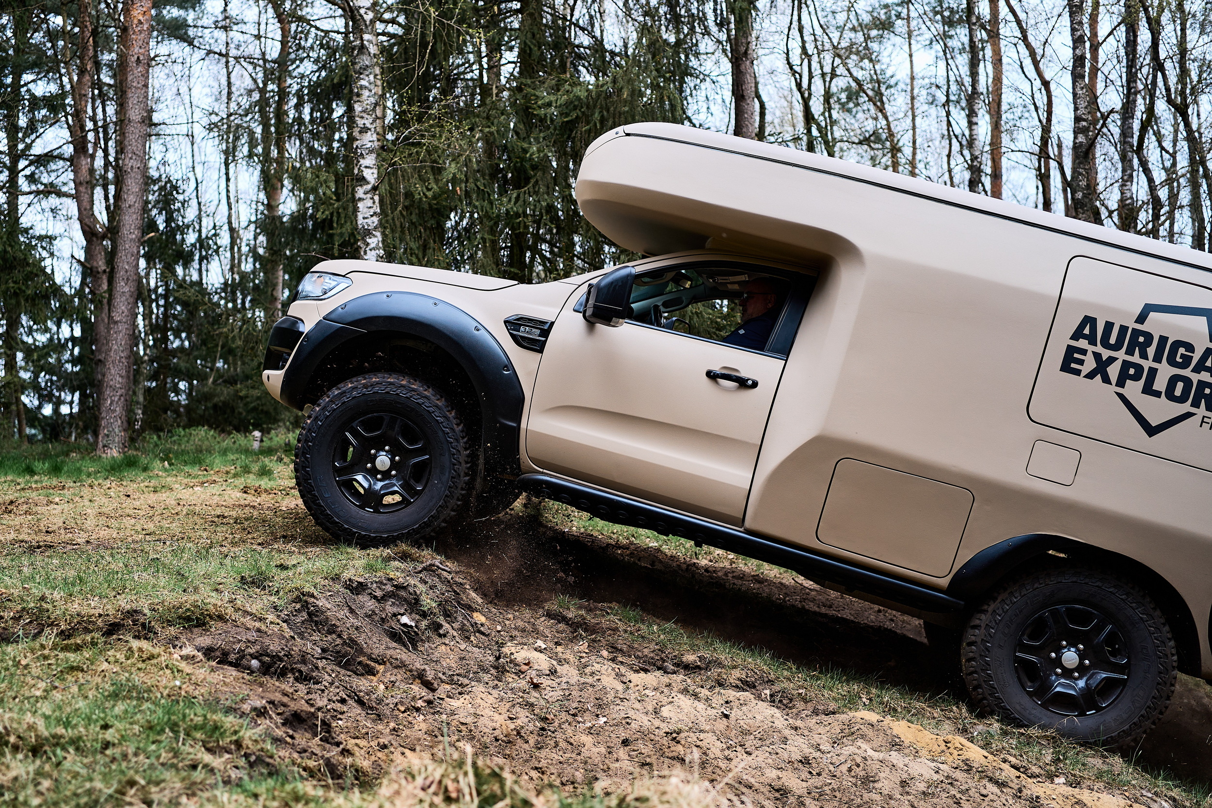 Цей розширюваний мобільний будинок Ford робить Cybertruck звичайним
