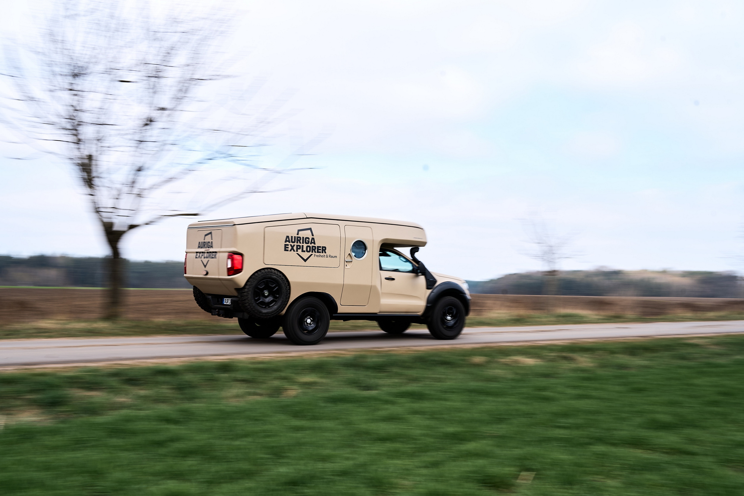 Цей розширюваний мобільний будинок Ford робить Cybertruck звичайним