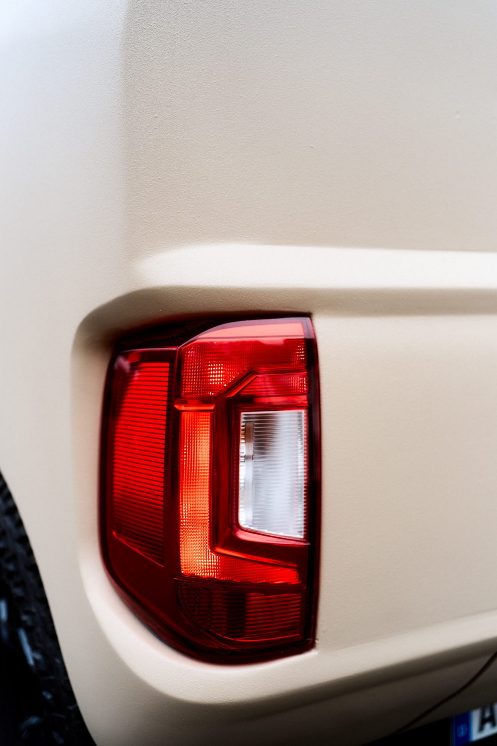 Цей розширюваний мобільний будинок Ford робить Cybertruck звичайним