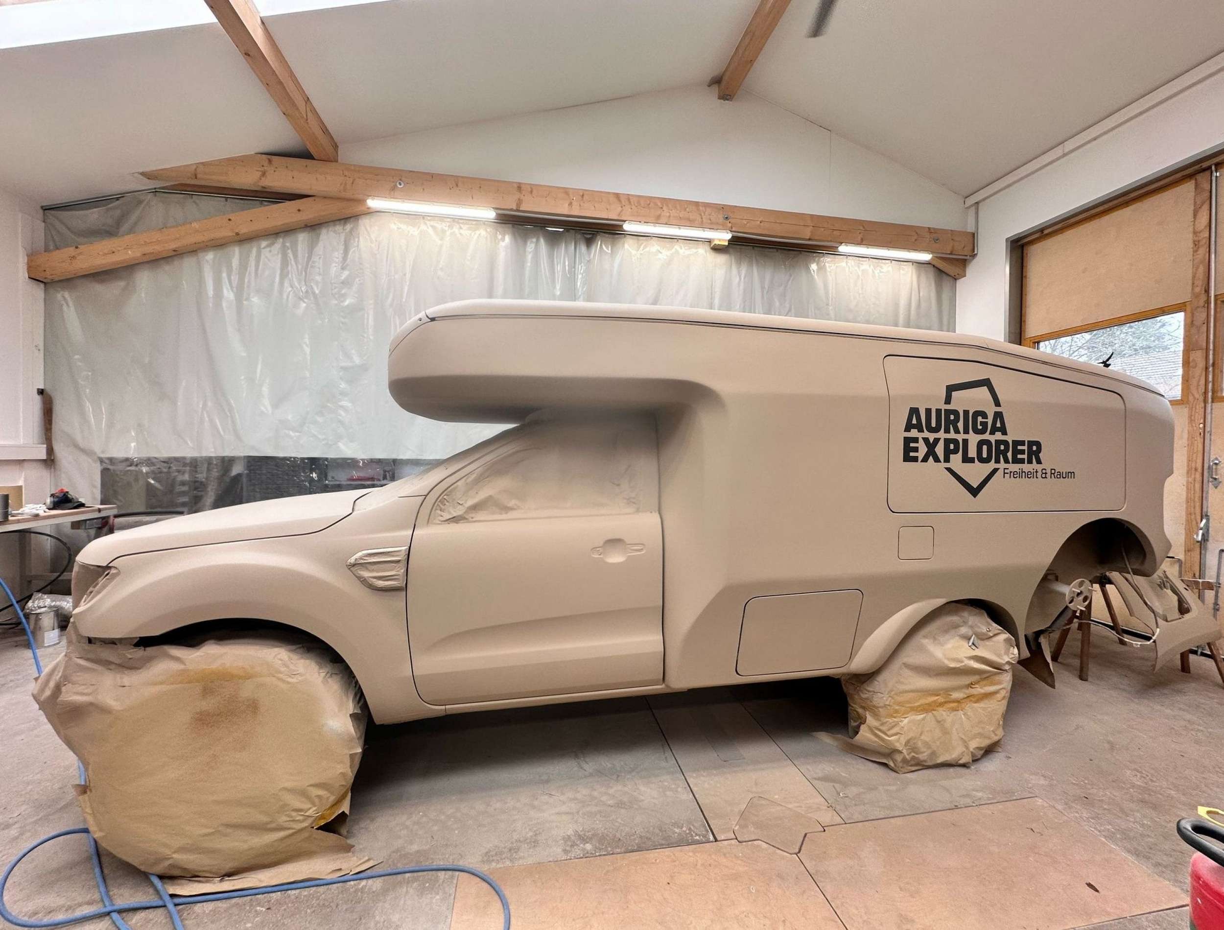 Цей розширюваний мобільний будинок Ford робить Cybertruck звичайним