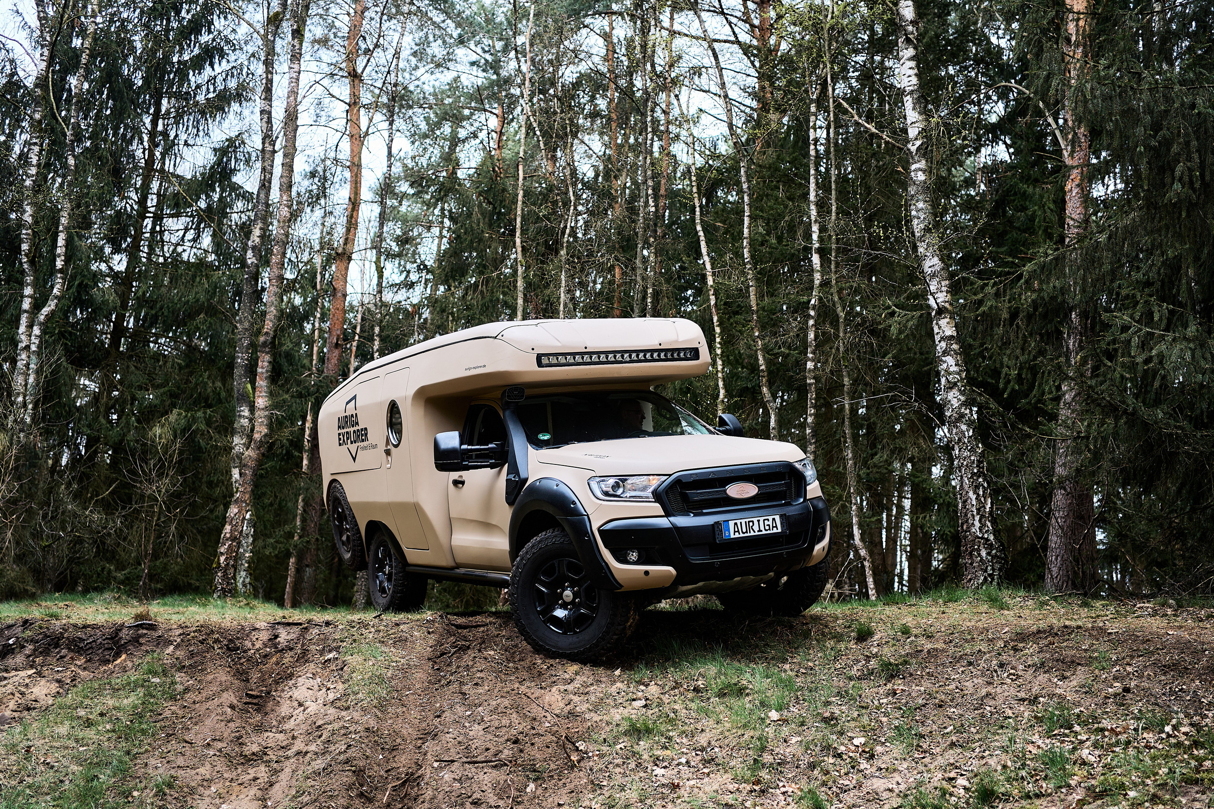 Цей розширюваний мобільний будинок Ford робить Cybertruck звичайним