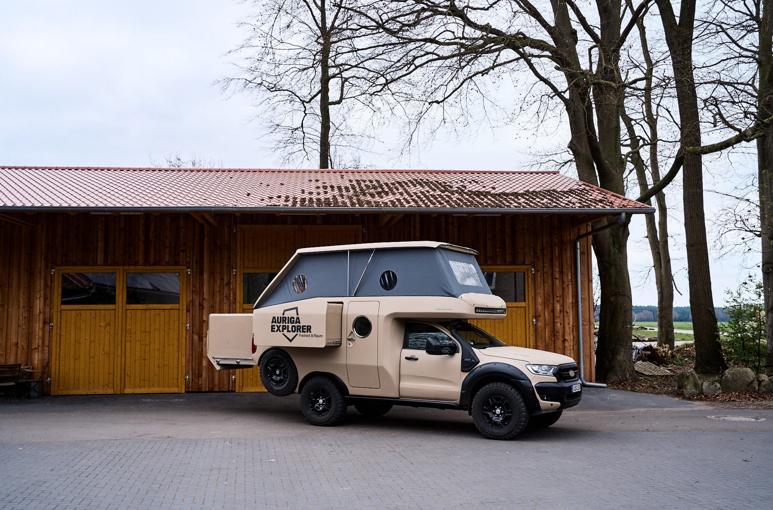 Цей розширюваний мобільний будинок Ford робить Cybertruck звичайним