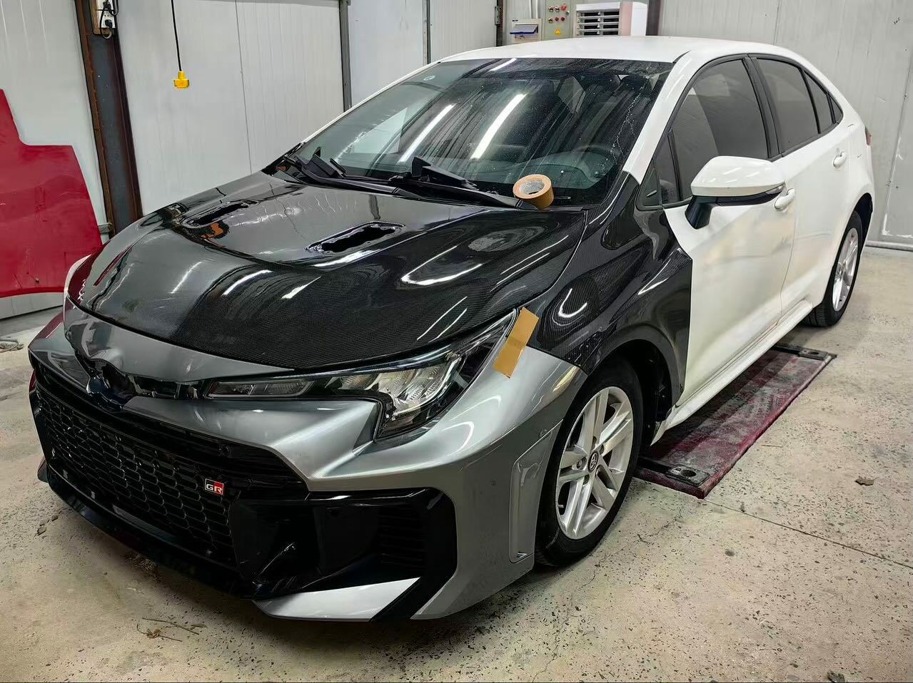 Хтось будує седан Toyota GR Corolla