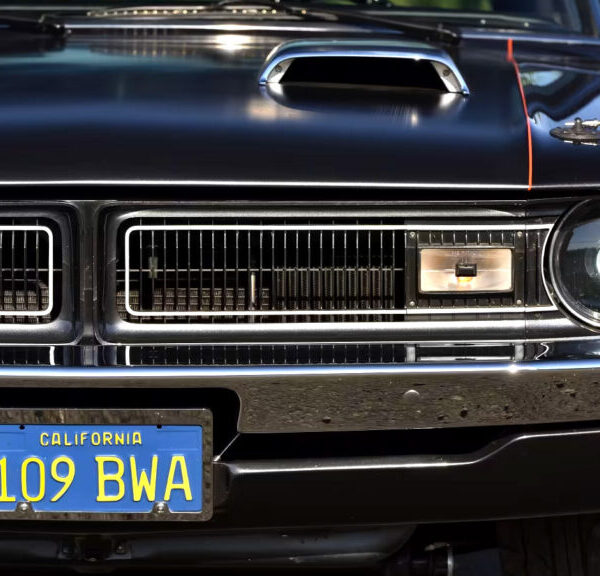 Цей маленький Dodge щойно влаштував бійку з кожним зарядним пристроєм, який потрапив у поле зору