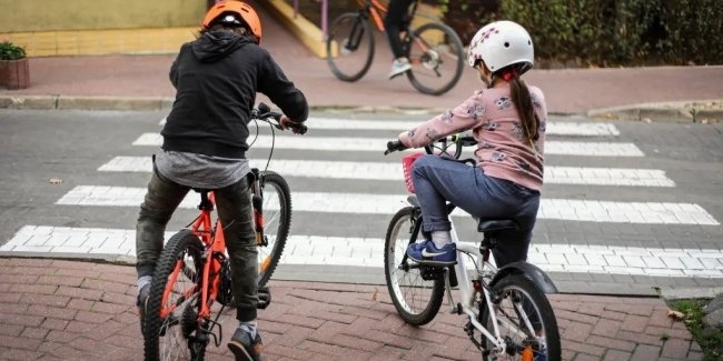У Польщі дітям до 16 років необхідно буде вдягати шоломи під час їзди на велосипедах