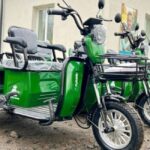 Сільська спільнота надала соцпрацівникам електротрицикли.