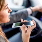 Руки – на кермо! З'ясували, що найсильніше відволікає водія від дороги