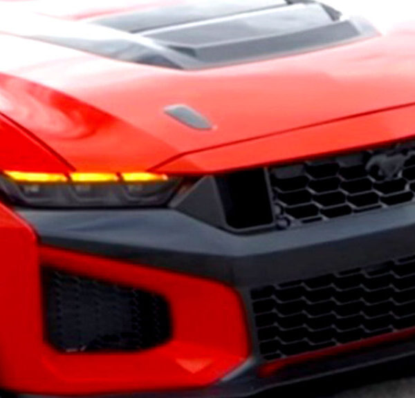 Це відео «випадково» розкрило молодшого брата Mustang GTD