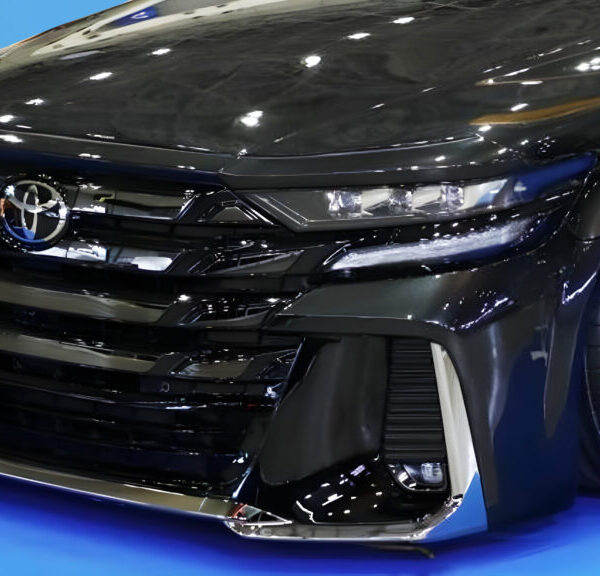 Перш ніж Lexus перетворив LS на мінівен, вони перетворили мінівен на седан
