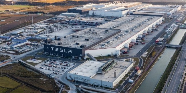 Реалізація Tesla в Китаї обвалилась на 45 відсотків
