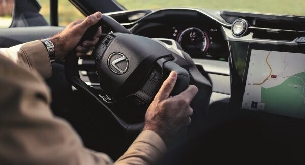 Lexus RZ: Нова система електронного керування